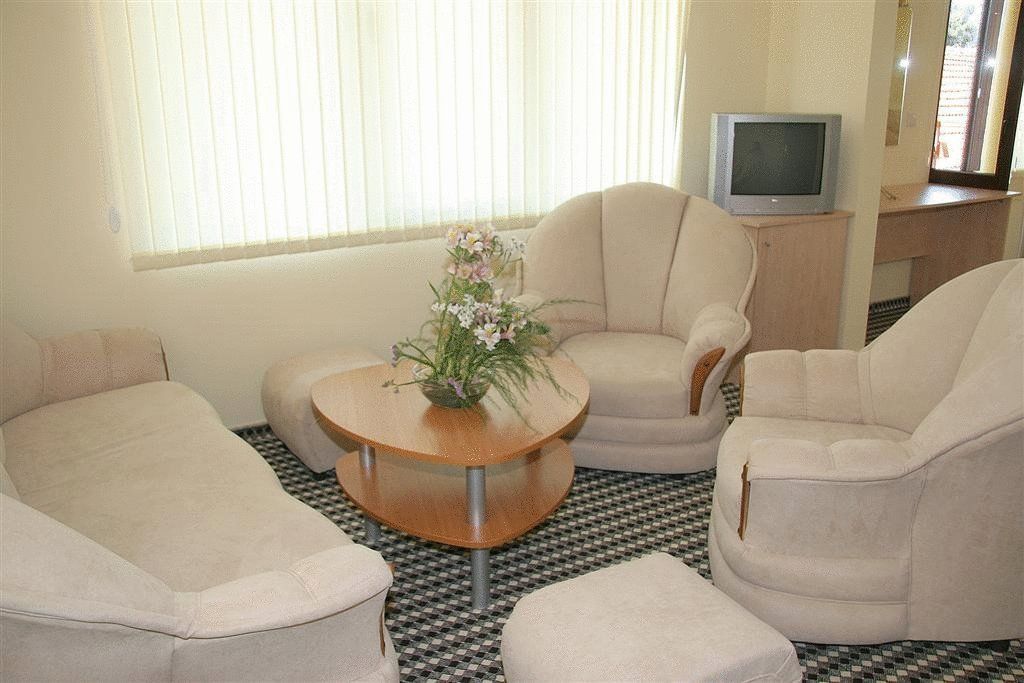 Отель Family Hotel Elena Самоков